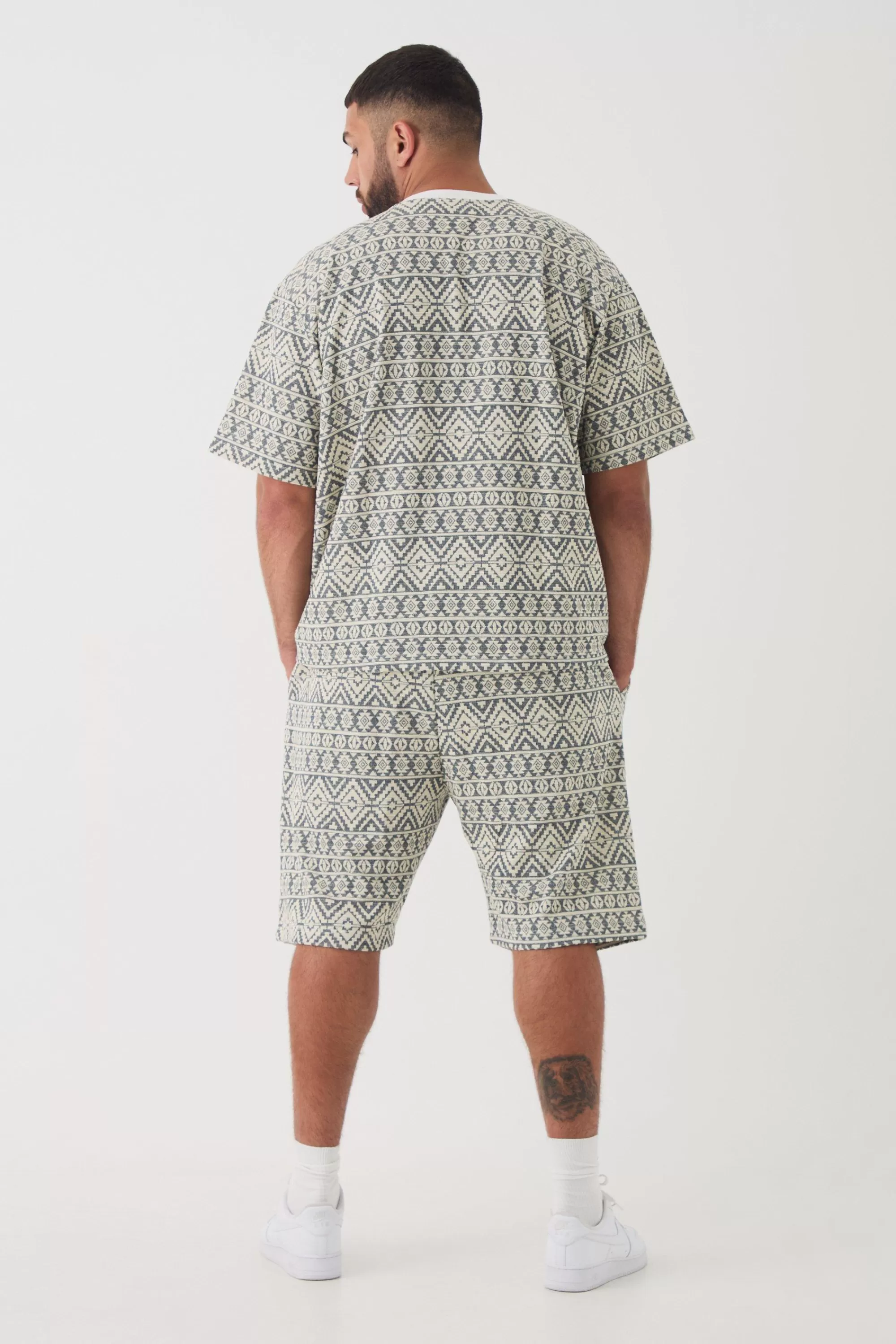 boohooMAN Plus Oversized Jacquard Abstract T-shirt | UK grey New