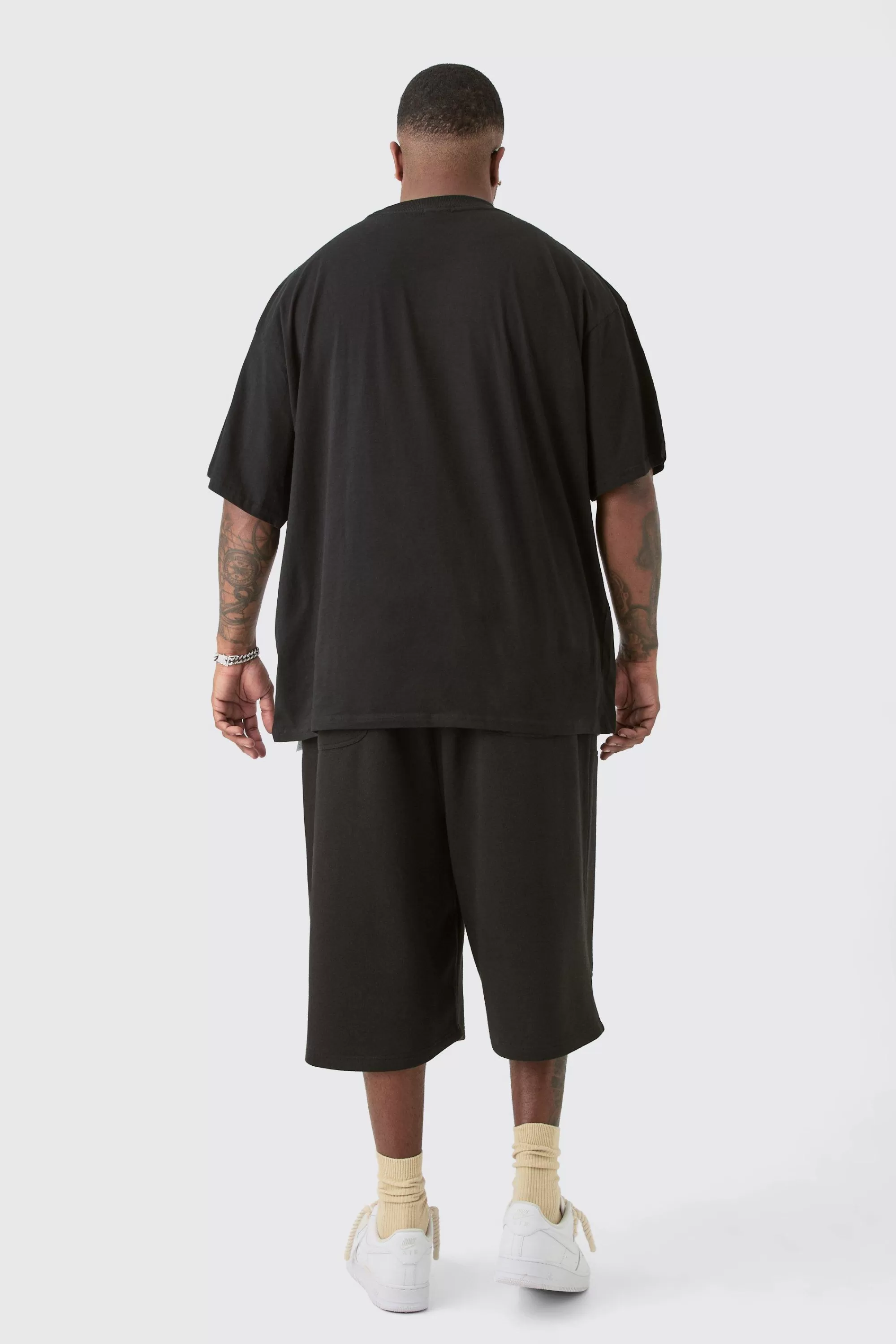boohooMAN Plus Renaissance Worldwide Over The Seam Graphic T-shirt In | UK black Online