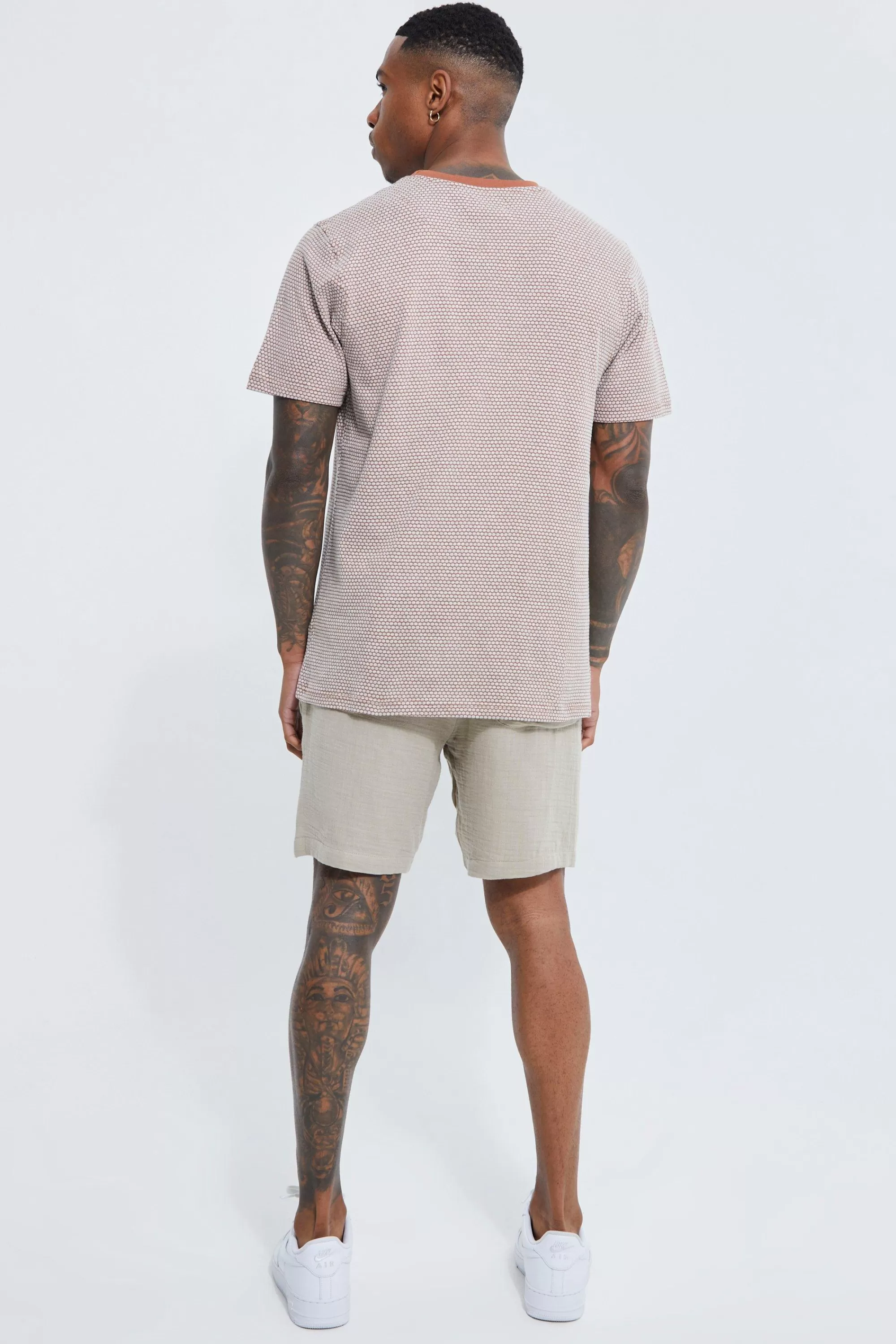 boohooMAN Slim Fit Honeycomb Jacquard T-shirt | UK Clearance
