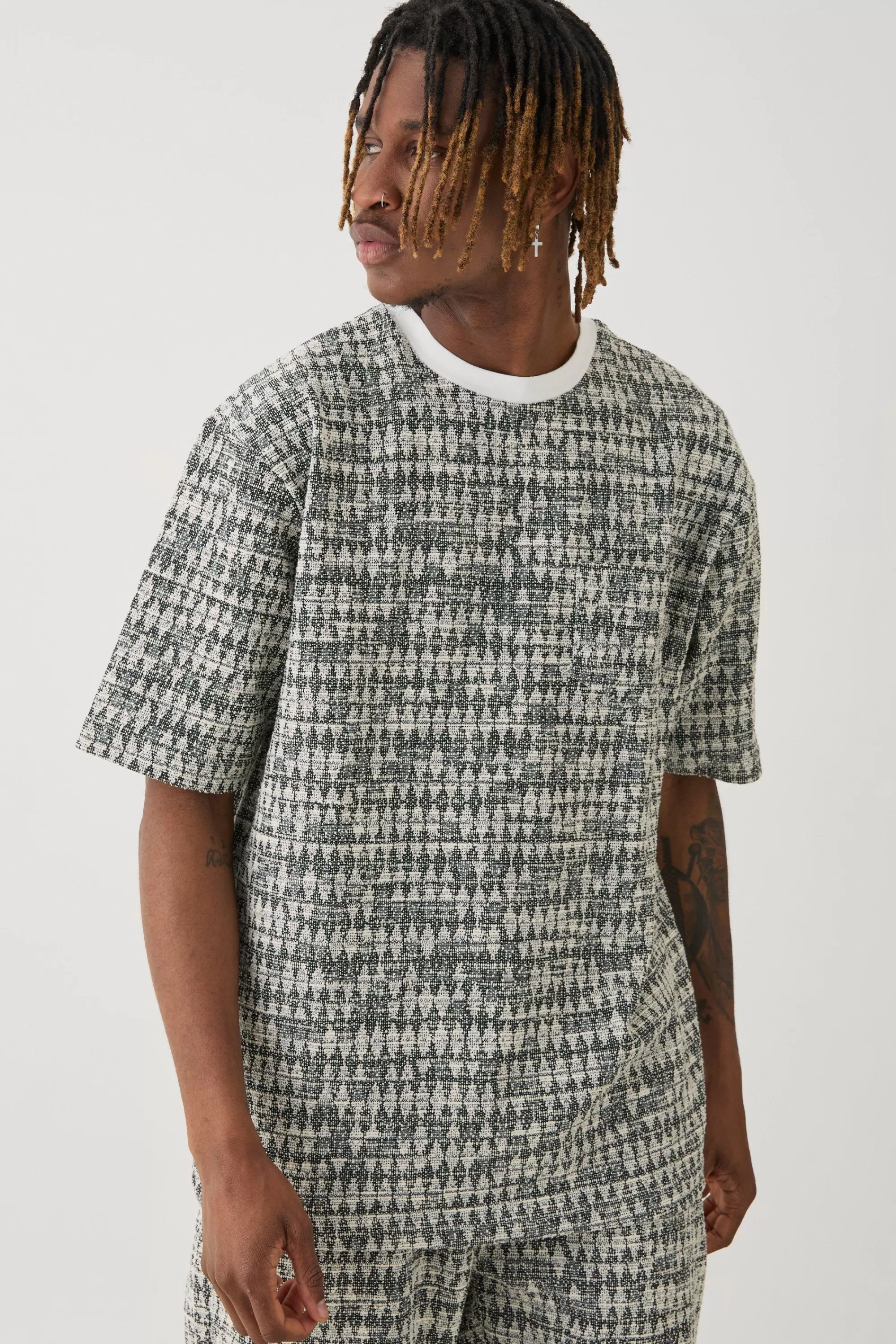 boohooMAN Tall Oversized Jacquard Geo T-shirt | UK charcoal Outlet