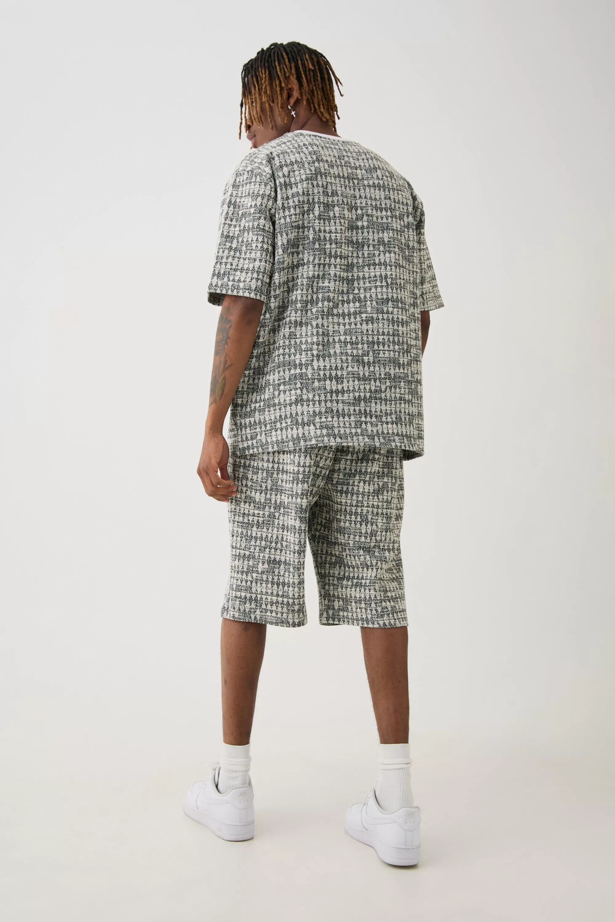 boohooMAN Tall Oversized Jacquard Geo T-shirt | UK charcoal Outlet